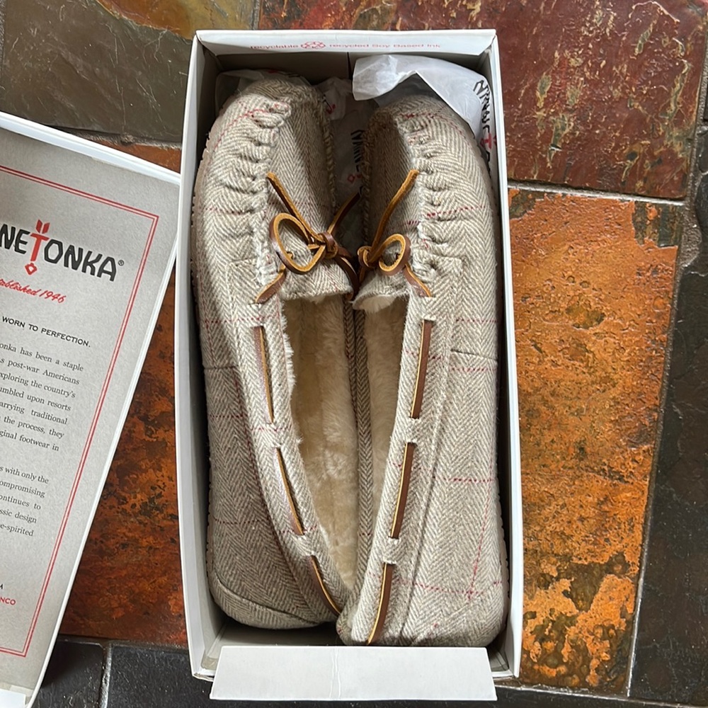 Minnetonka size 11